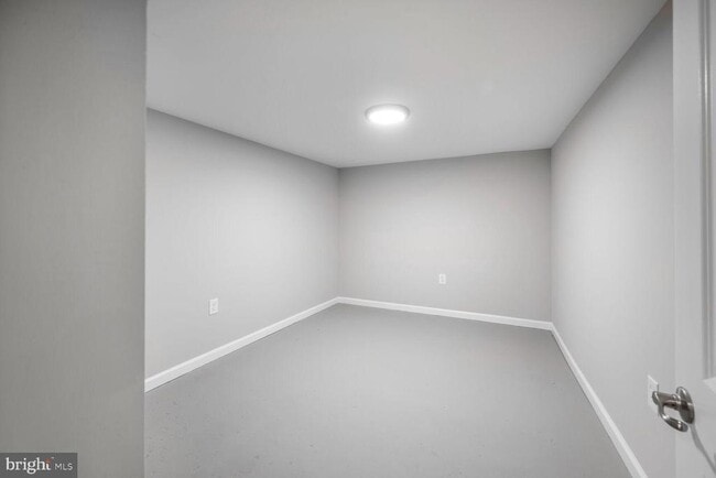 Building Photo - 742 Newton Pl NW