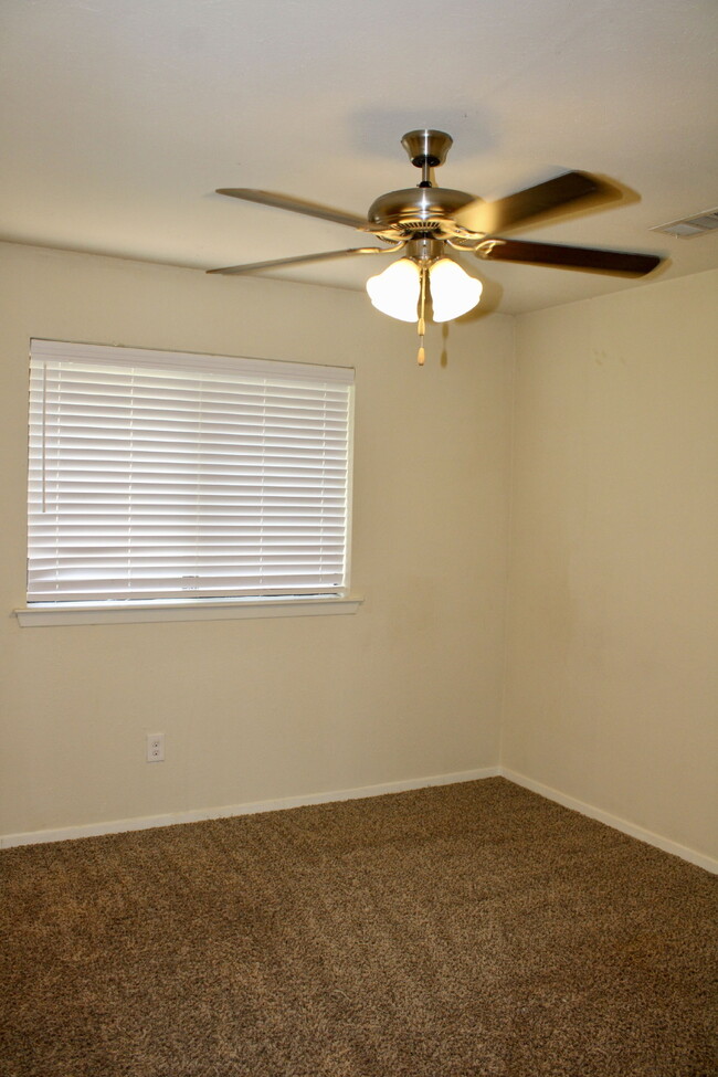 Building Photo - 3009 Osceola Dr