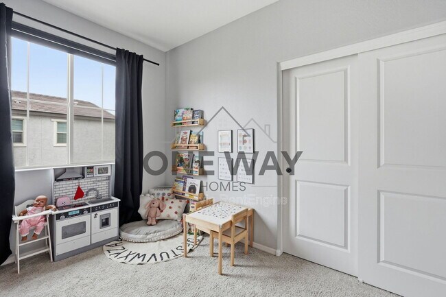 Building Photo - 1685 E Chelsea Ln