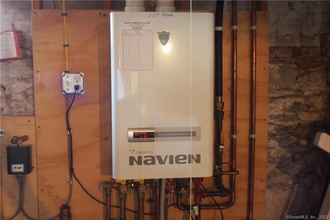 Building Photo - 44 Oak Ave