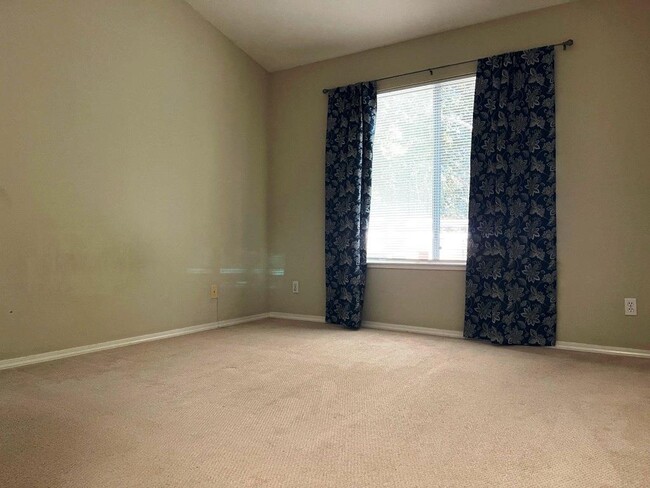 Building Photo - 2546 Alveswood Cir