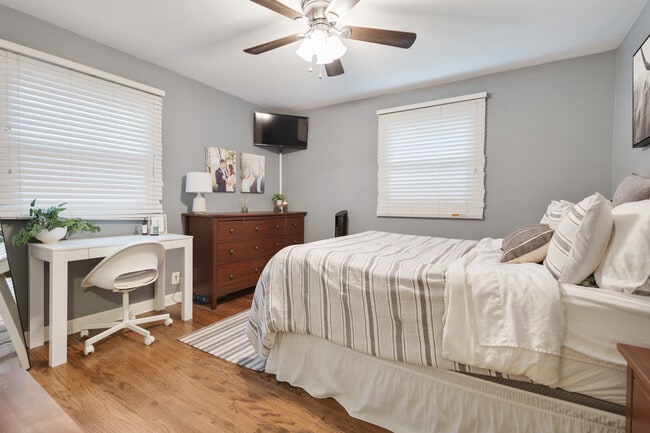 Building Photo - 328 S 14th St