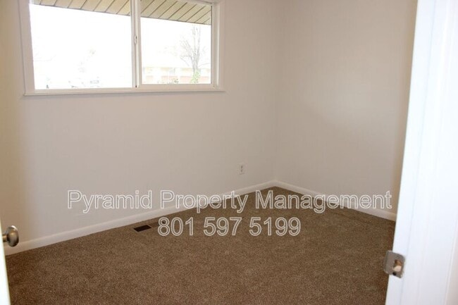 Building Photo - 985 S 600 W