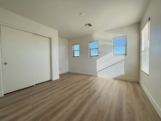 Building Photo - 8971 College Green St