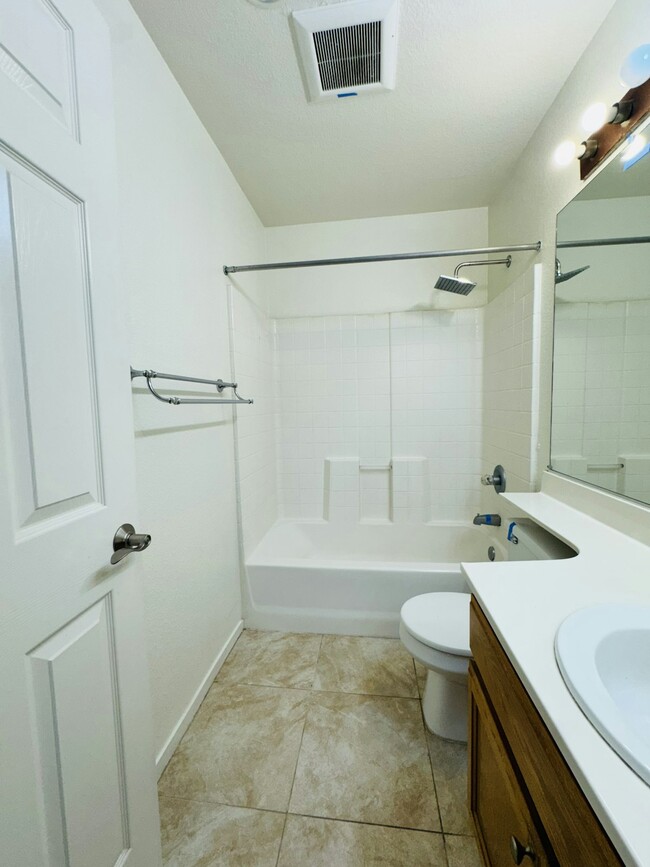 Building Photo - 10739 Dulsie Ln