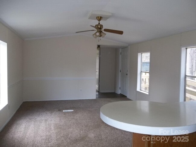 Building Photo - 146 Thornwood Ln