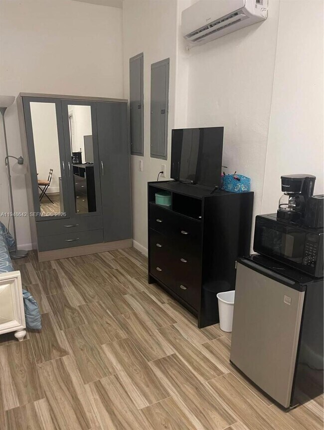 Building Photo - 1360 SW 142nd Ave