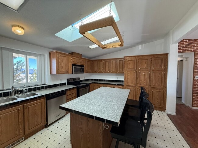 Building Photo - Beautiful mountain home now available in Kamas, UT