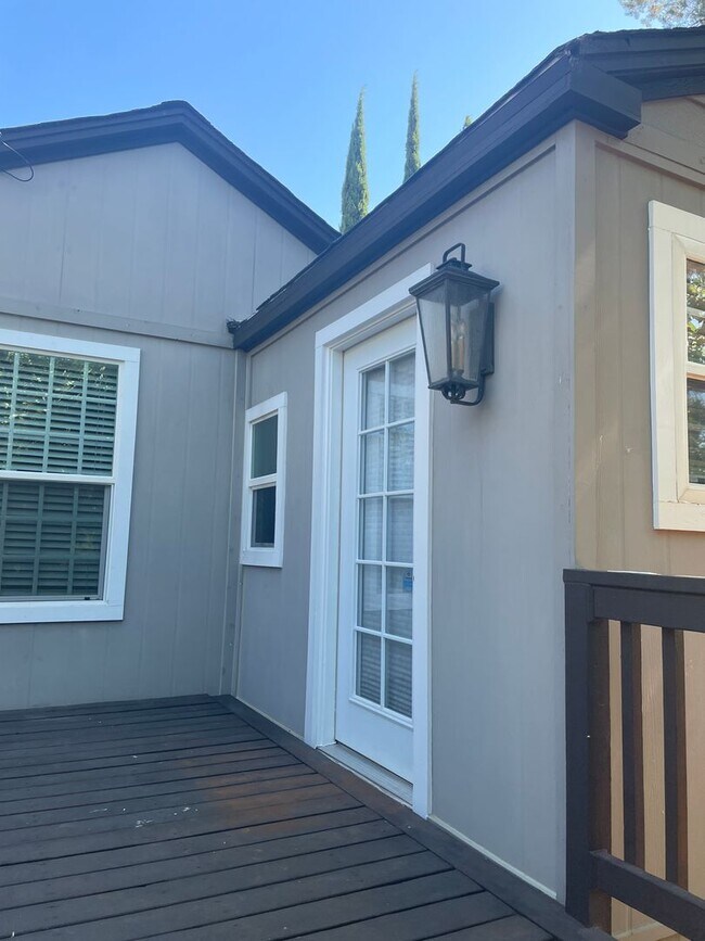 Building Photo - 2 BED 1 BATH HOME IN SHASTA LAKE