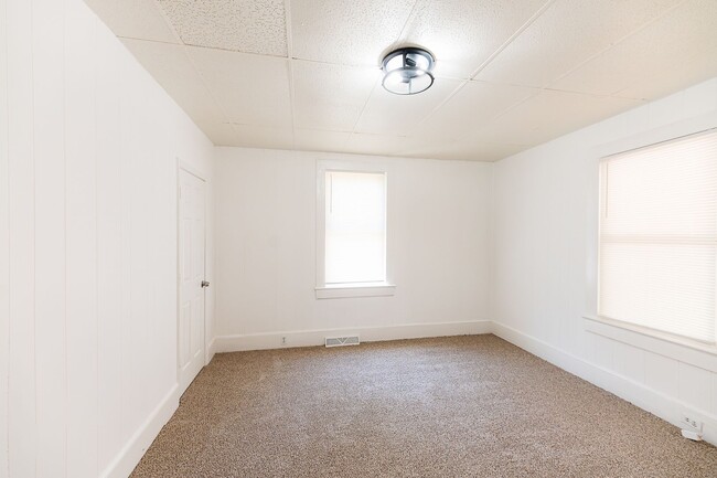 Building Photo - Move-In Ready 4BR Home with Large Backyard