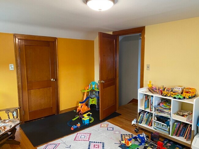 Building Photo - 11 Woodbury St