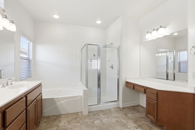 Building Photo - Single Story Stunner in Silverado Ranch!