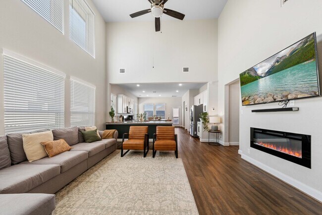 Building Photo - Spacious 4-Bed Oasis with Pool Access & Modern Upgrades in New Braunfels