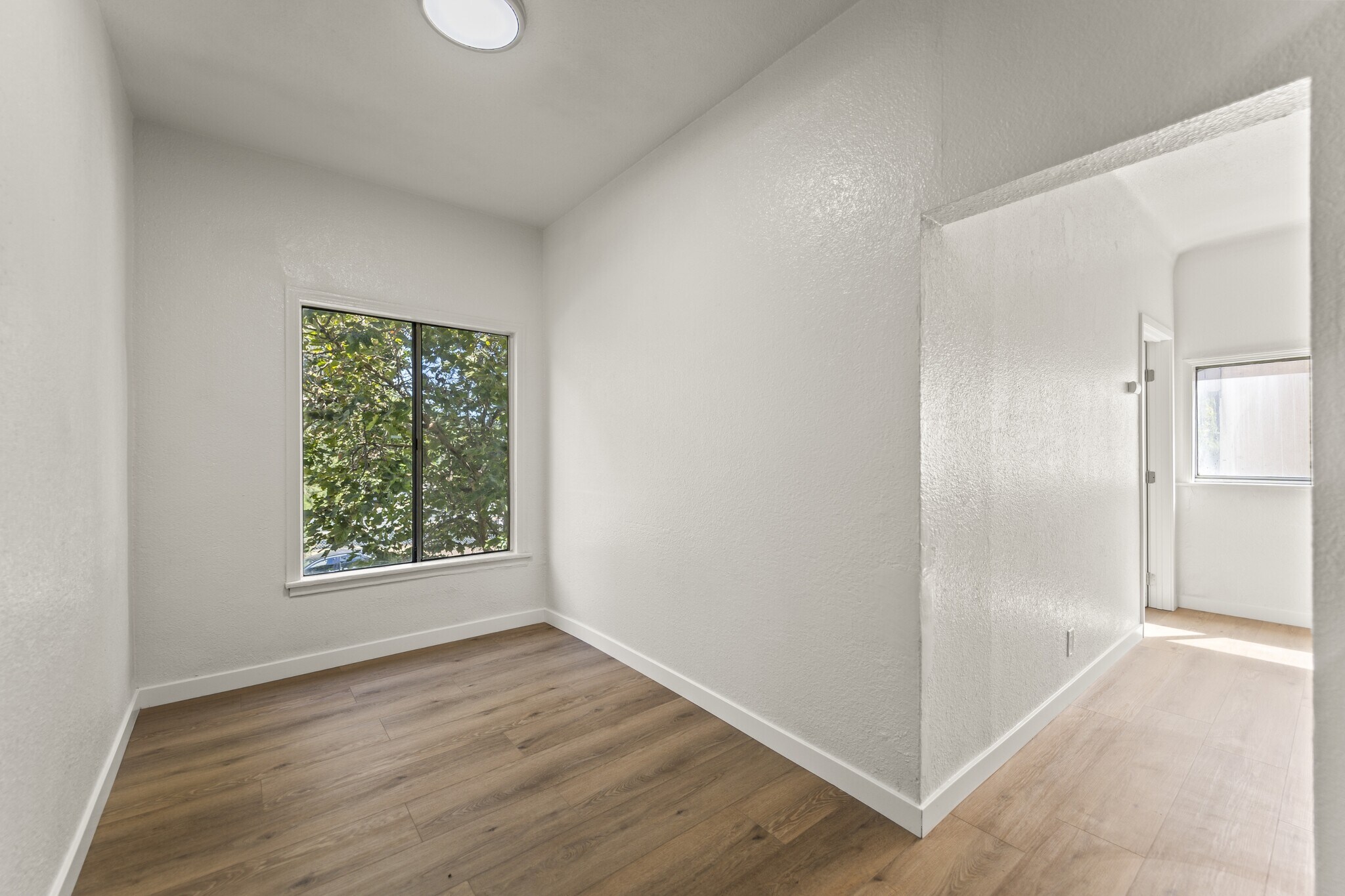 Building Photo - 5391 Huntington Dr N