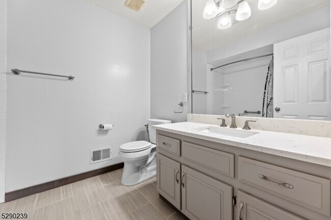 Building Photo - 161 River Dr