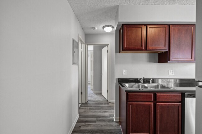 Building Photo - Rosco Apts-2720