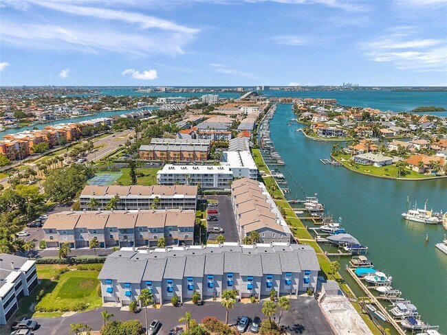 Building Photo - 745 Pinellas Bayway S