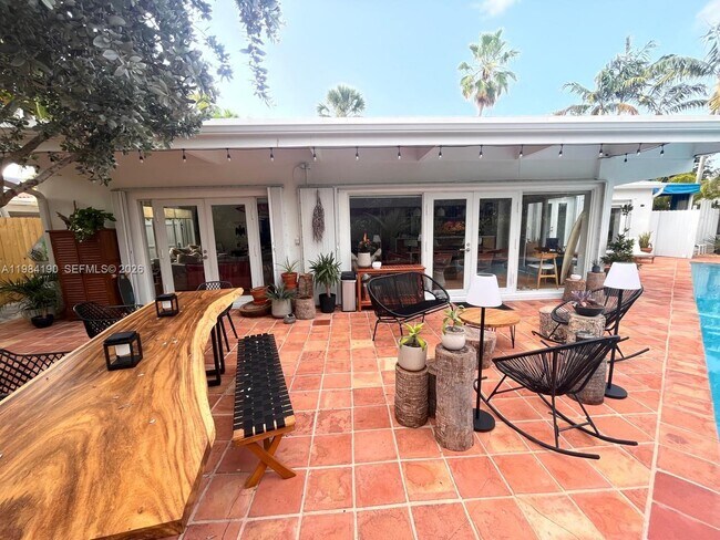 Building Photo - 240 Greenwood Dr