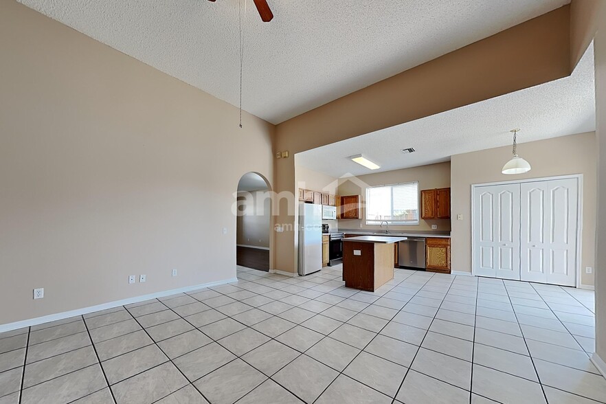 Building Photo - 443 Sand Ridge Dr