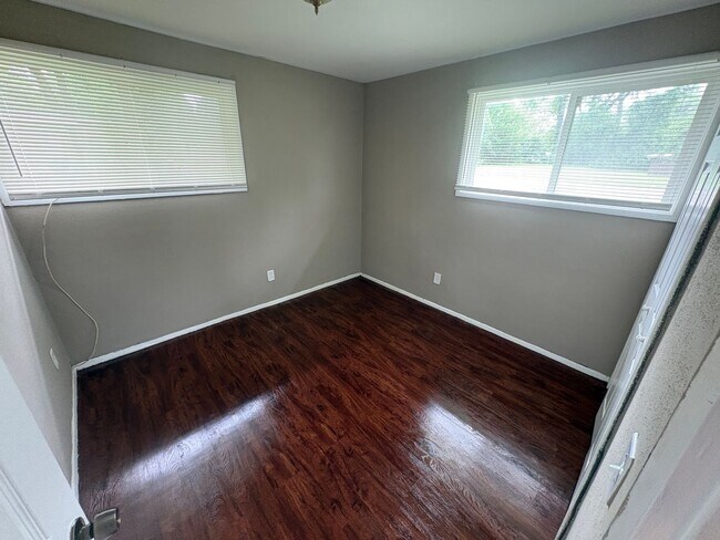 Building Photo - 8513 Midwood Ave