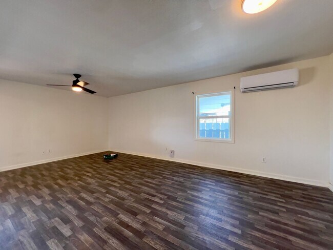 Building Photo - Two Bedroom Available Now Near Levelland City Park