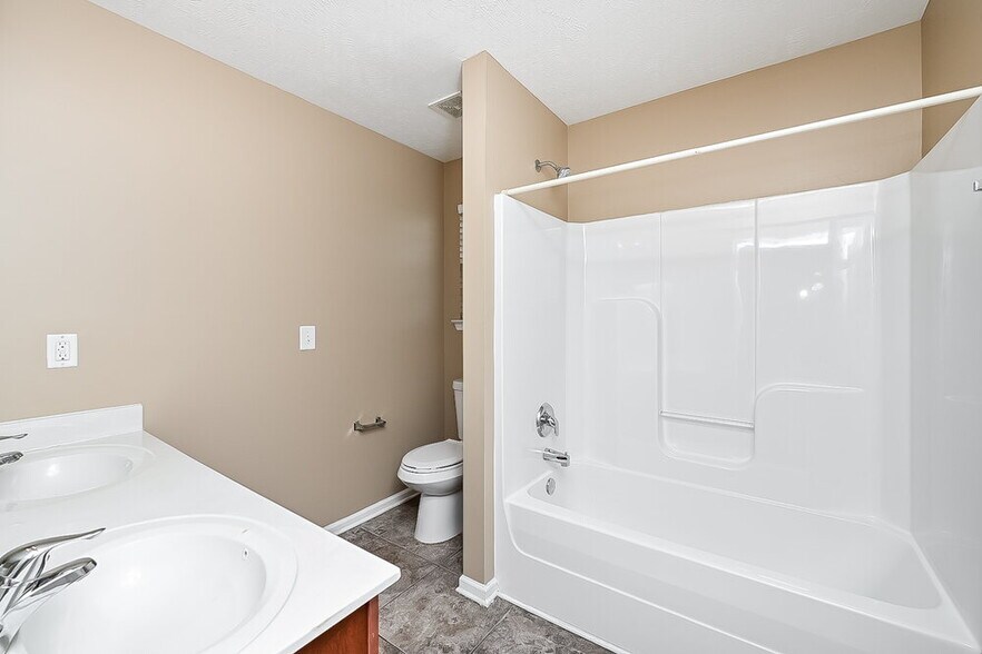 Building Photo - 319 Sarna Dr