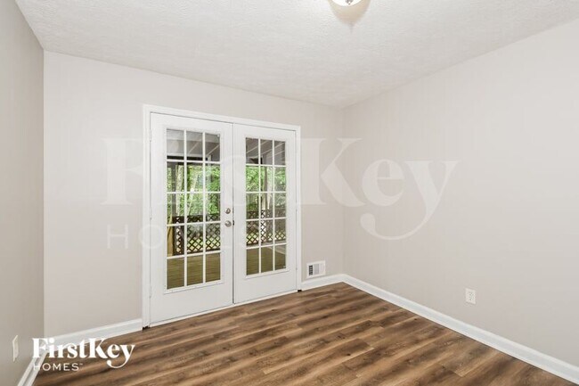 Building Photo - 125 Creekview Dr