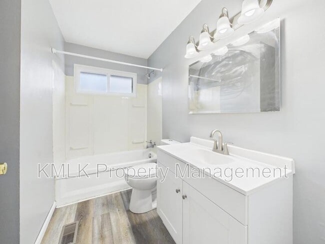 Building Photo - 3434 Lawndale Dr