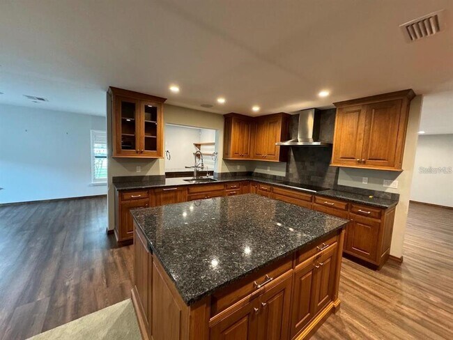 Building Photo - 5033 Vivienda Way