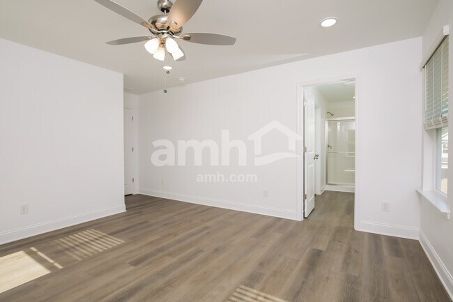 Building Photo - 120 Pond Rdg Run