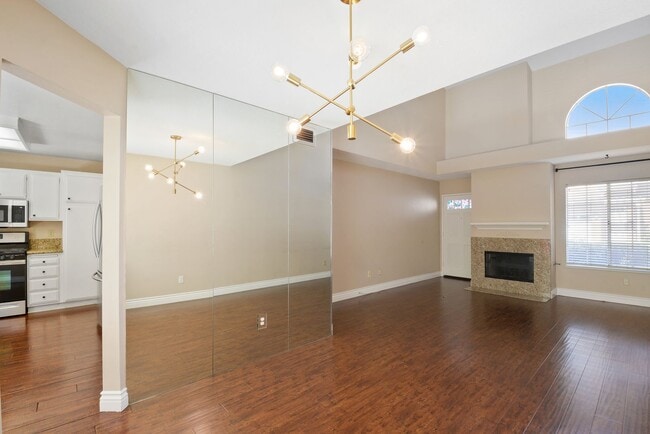 Building Photo - Modern 2BD 2.5BA Townhome with Vaulted Ceilings, Private Pergola Patio, and One-Car attached Garage