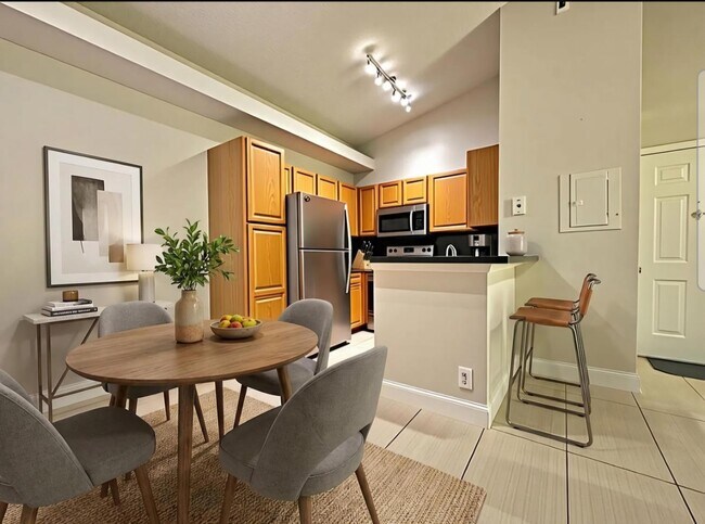 Building Photo - 631 Lyons Rd