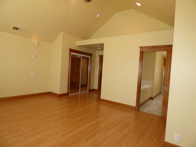 Building Photo - 4465 Countryside Ct NE