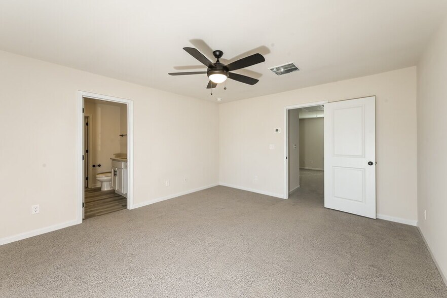 Building Photo - 218 Egret Ct