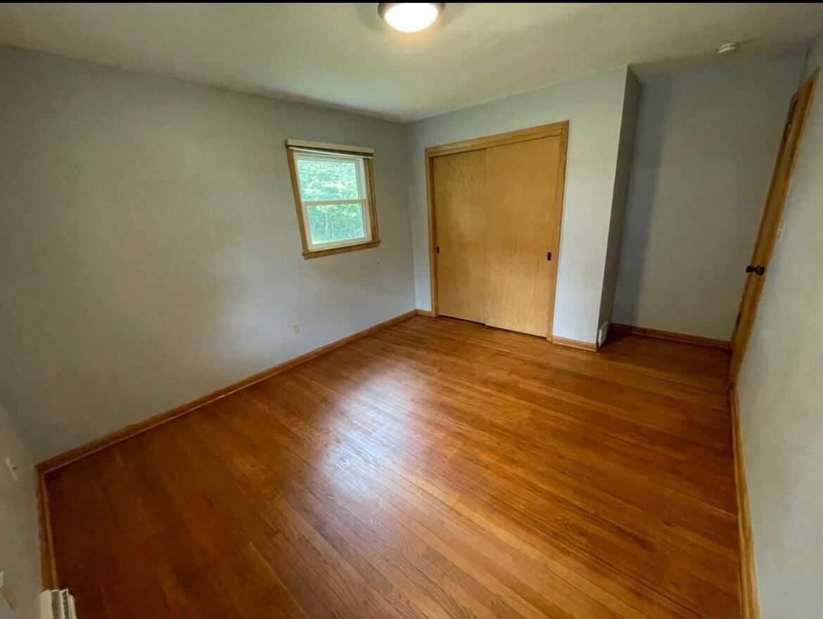 Building Photo - 716 Medford Dr