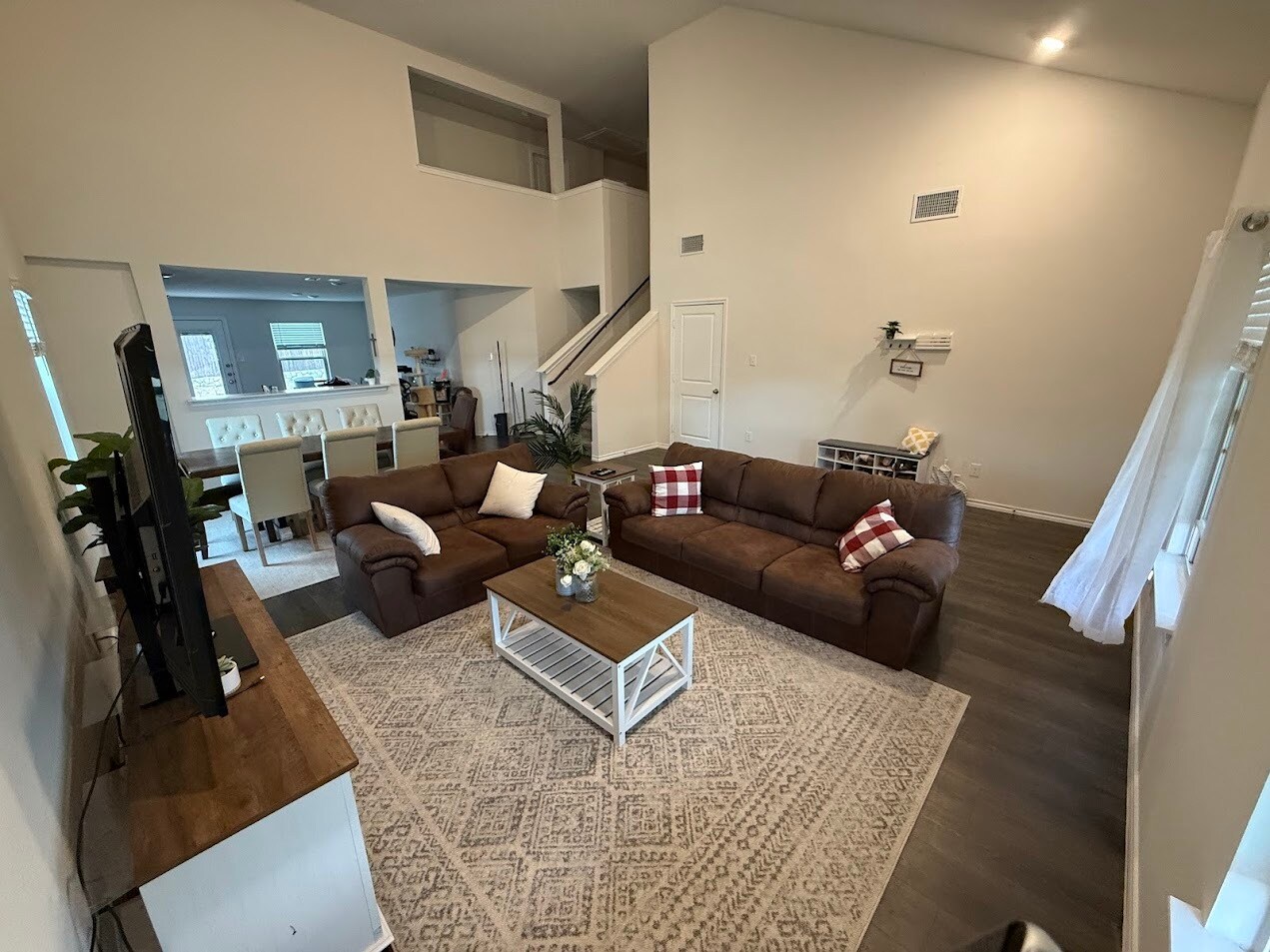 Building Photo - 305 Ginger Ave