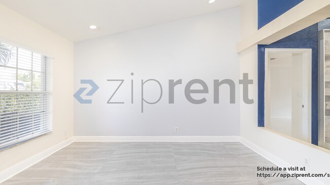 Building Photo - 714 SW Sardinia Ave