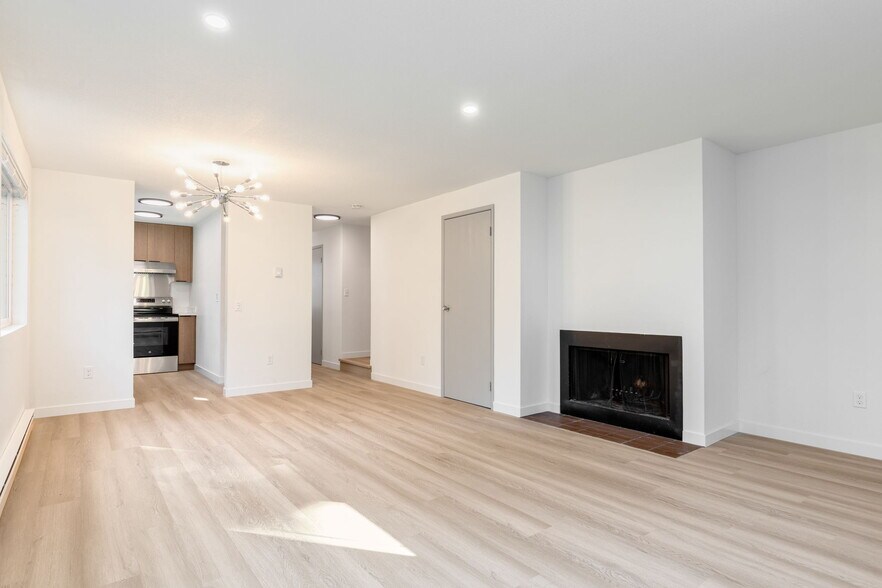 Building Photo - 11334 3rd Ave NE