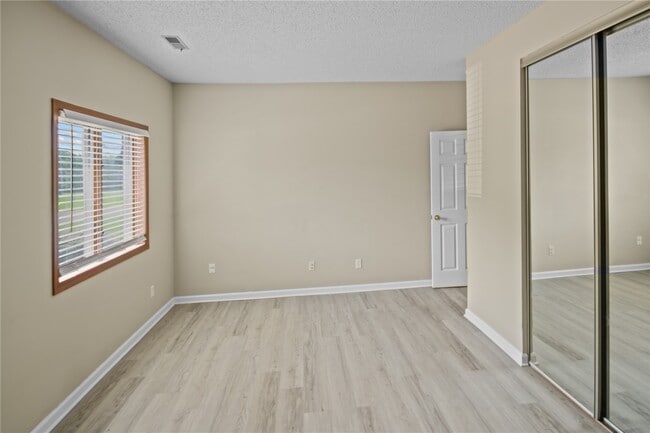 Building Photo - 13831 Amiot Dr