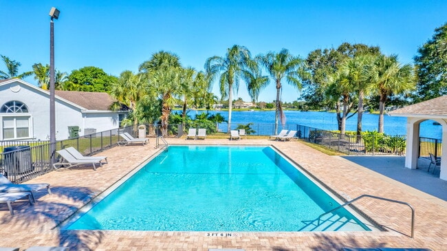 Building Photo - 12865 Meadowbend Dr