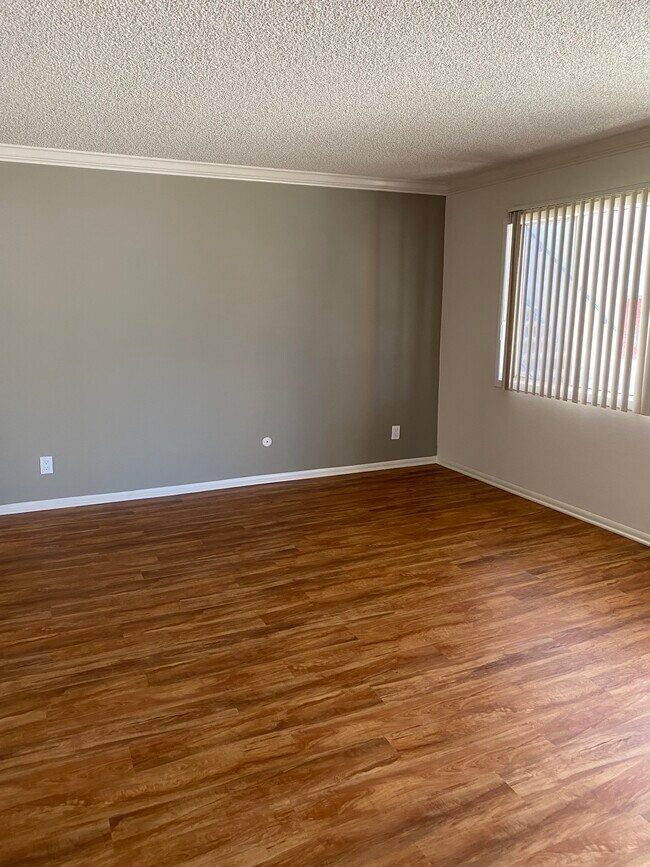 Living Area - 17030 Yukon Ave