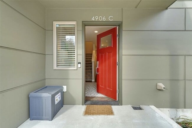 Building Photo - 4bd/2.75ba Seattle Townhome