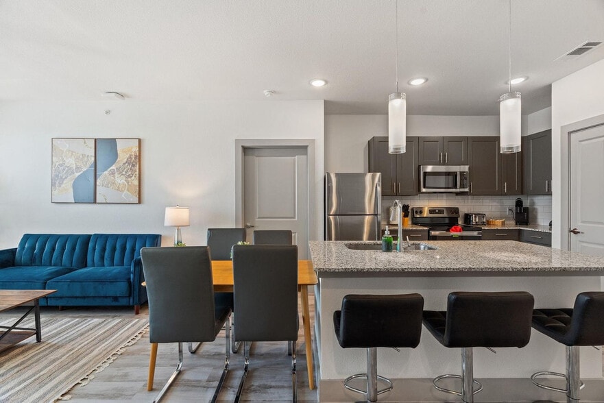 Building Photo - 12100 1/2 Ferrystone Glen Dr