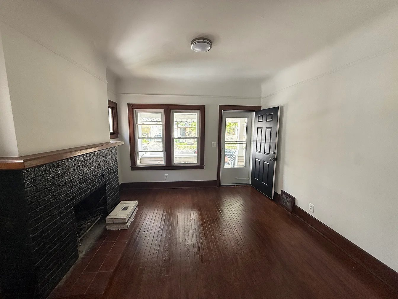Building Photo - 222 E Saratoga St