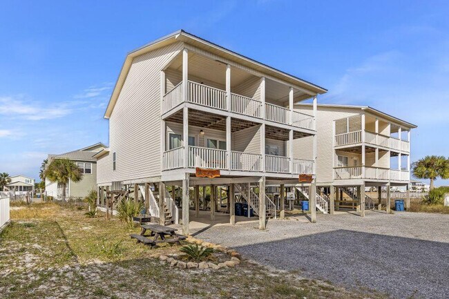 Building Photo - 1472 W Beach Blvd