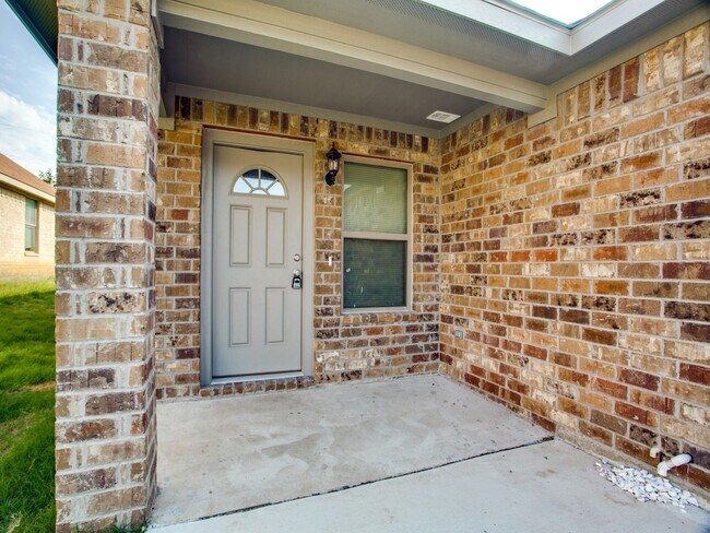 Building Photo - 8004-8006 Doreen Avenue