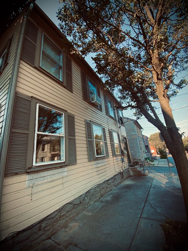 Building Photo - 29 E Pomfret St