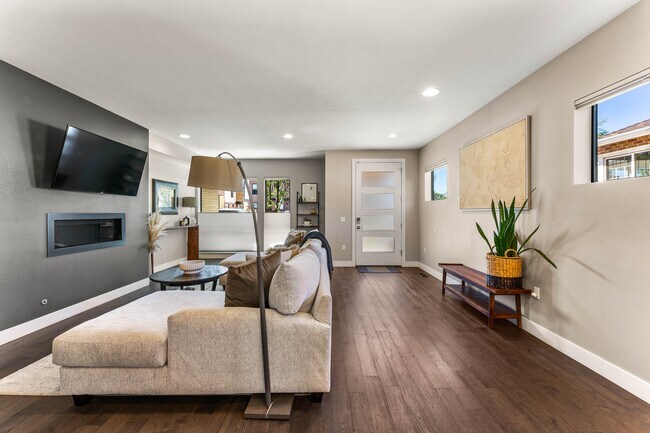 Building Photo - 1544 Utica St