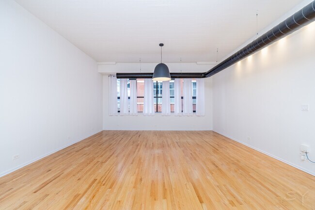 Building Photo - 1021 S State St