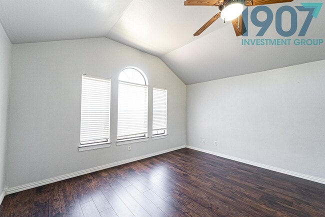 Building Photo - 1925 Bluegrass Ct